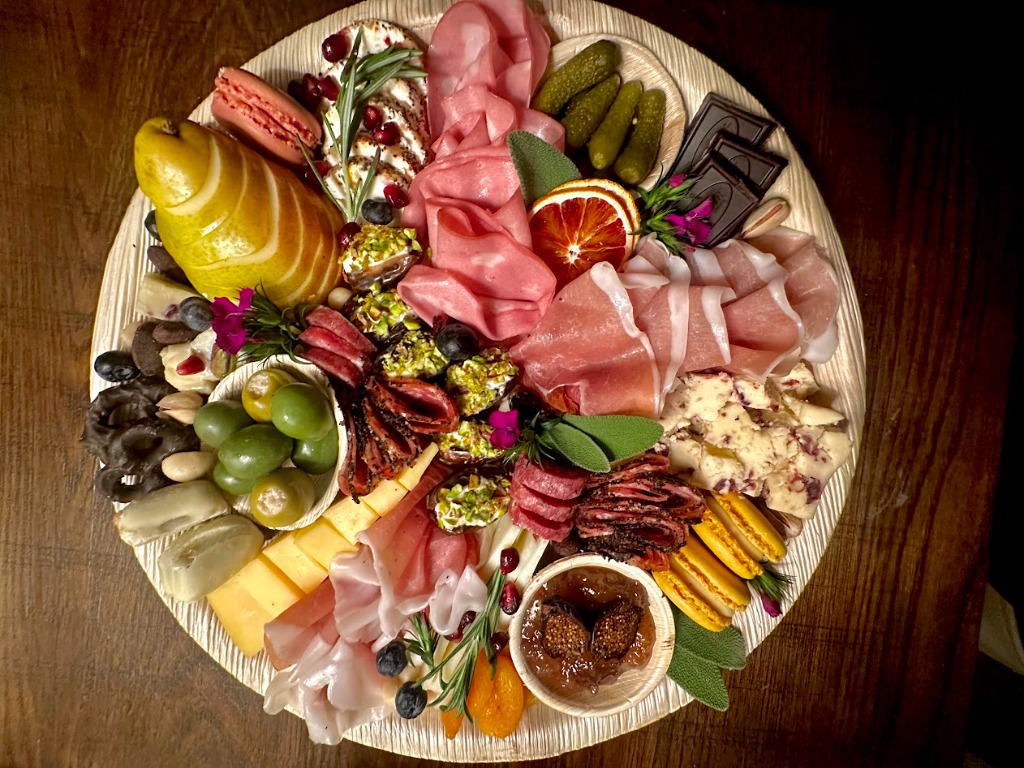 Round board with pear centerpiece